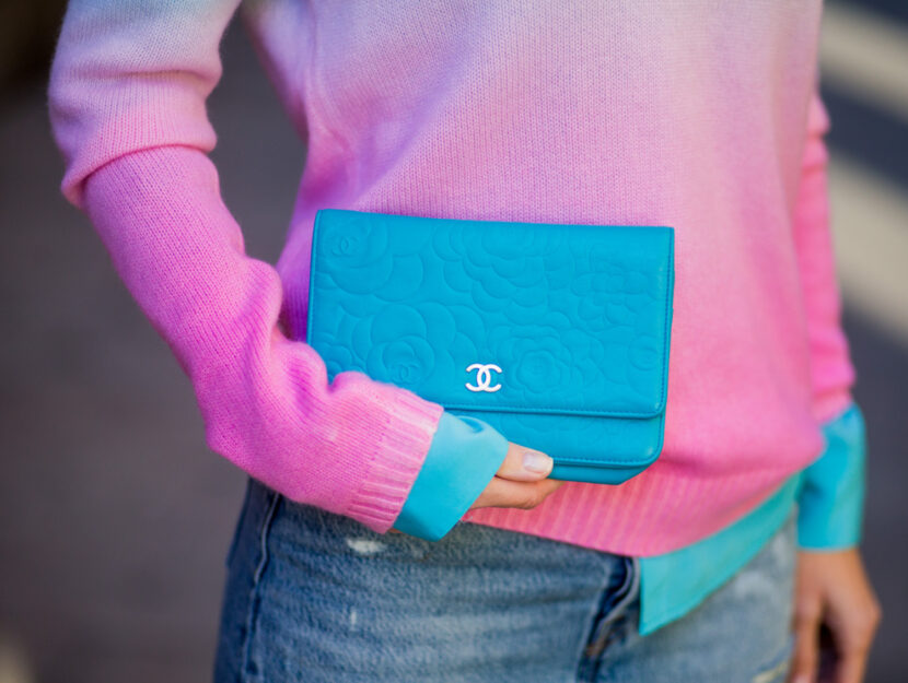 <p>Il pullover rosa con le sfumature azzurro pastello</p>