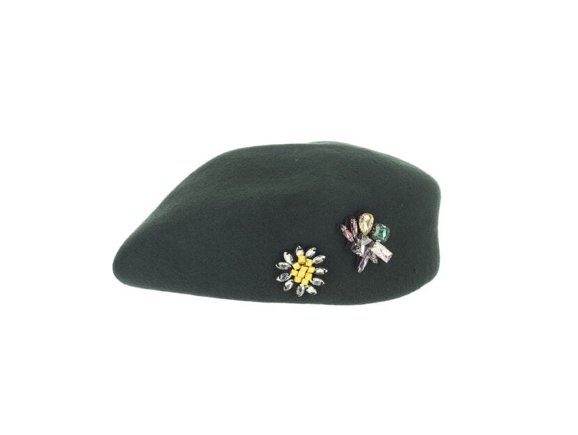 <p>Basco verde con gioielli applicati (SEVENTY)</p>