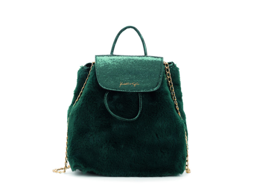 <p>Zainetto furry, verde bosco con catena chain gold (KENDALL + KYLIE X CARPISA)</p><p><em>Credits: Carpisa</em></p>