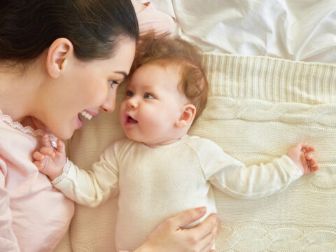 mamma e babysitter hanno sesso