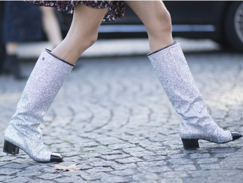 <p>Stivali alti super luccicanti con i glitter</p>