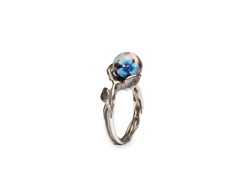 <p>Anello con 'beads' a fiore (TROLLBEADS)</p>