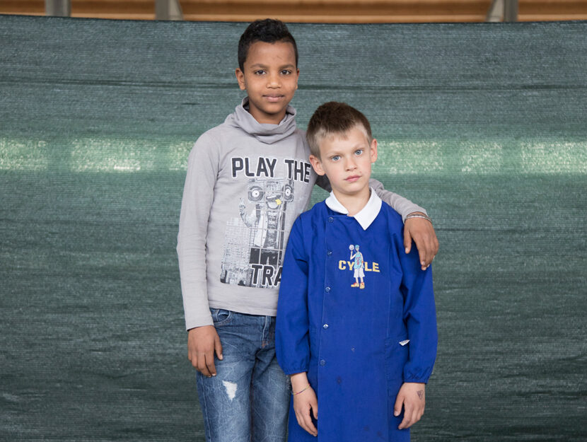 <p>Matteo, 7 anni, e Samiel, 11 anni, della scuola elementare di Guilmi (Chieti), <span>foto di </span><span>Rocco Rorandelli</span></p>