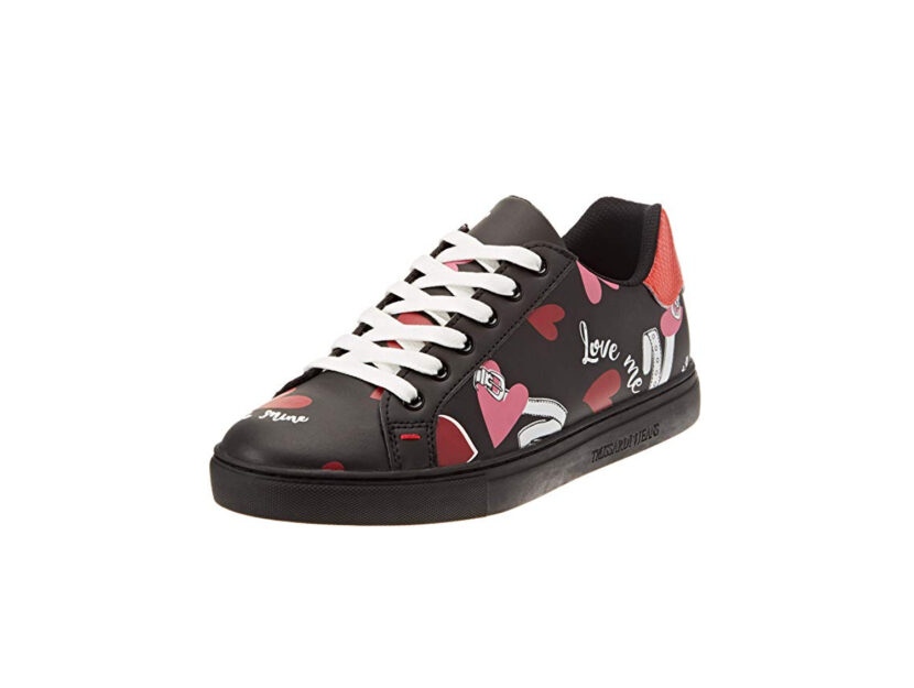 <p>Sneakers nere con cuori e scritta 'love me' (TRUSSARDI JEANS)</p>