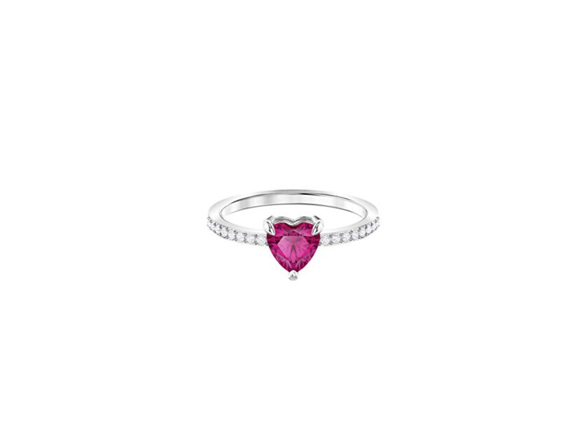 <p>Anello con cristallo a forma di cuore (SWAROVSKI)</p>