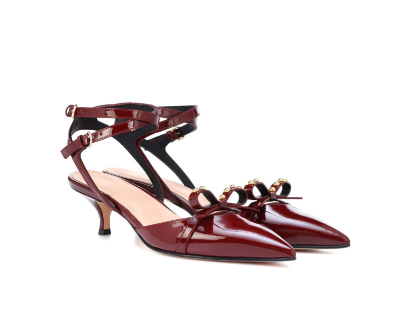 <p>Sling-back a punta in vernice (RED VALENTINO)</p>