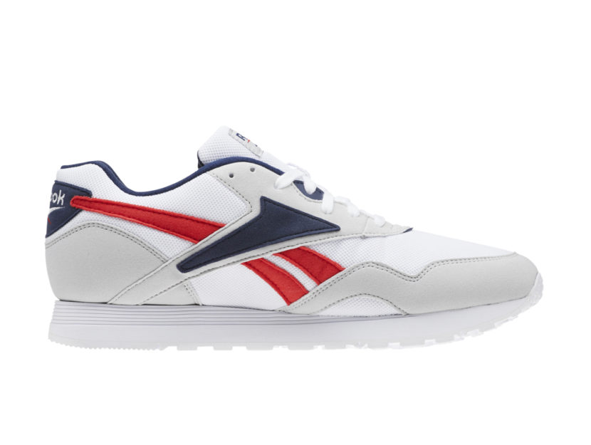 <p>Scarpe da ginnastica a sfondo bianco con profili rosso e blu (REEBOK)</p>