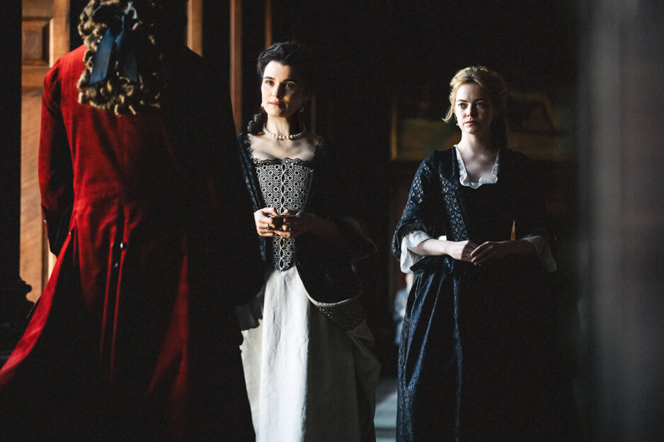 <p>Rachel Weisz ed Emma Stone in "La favorita", Foto di Atsushi Nishijima © 2018 Twentieth Century Fox Film Corporation All Rights Reserved</p>