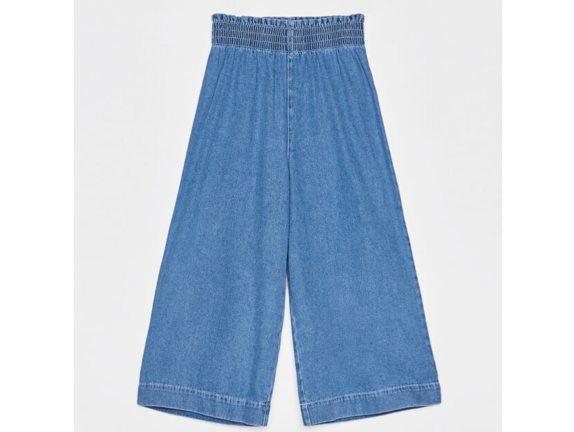 <p>Jeans culotte dal fondo ampio con elastico in vita (BERSHKA)</p>