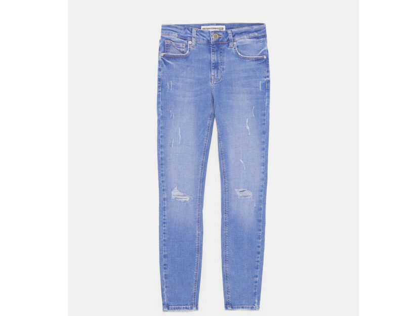 <p>Jeans dal taglio regular a sigaretta (ZARA)</p>