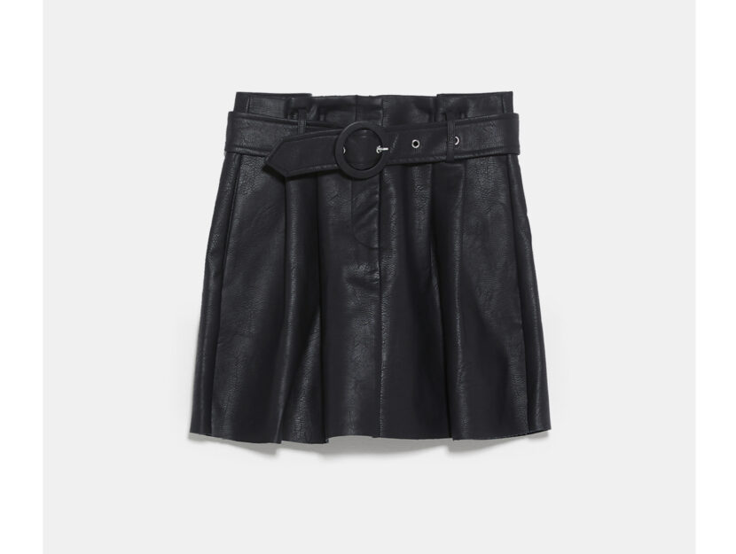 <p>Gonna corta in pelle con cintura (ZARA)</p>