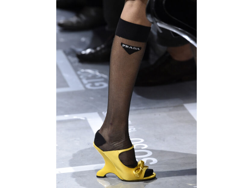<p>Mule con tacco scultoreo. Prada, spring summer 2019</p>