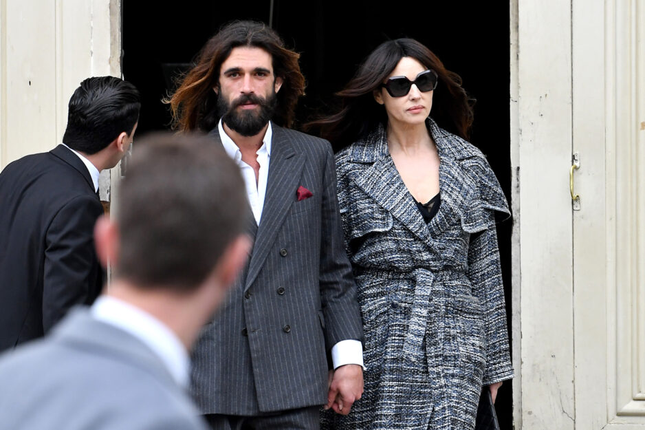 <p>Monica Bellucci con il fidanzato Nicolas Lefebvre. Foto di Jacopo Raule/Getty Images</p>