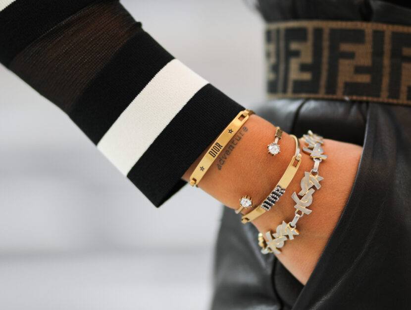<p>Bracciali in oro e argento con cristalli</p>