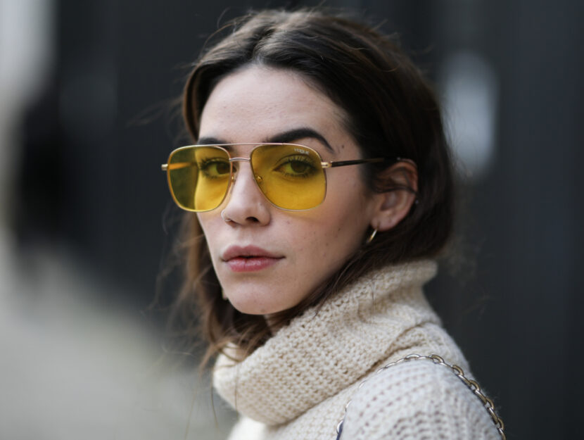 <p>Occhiali da sole a goccia declinati nel giallo</p>
