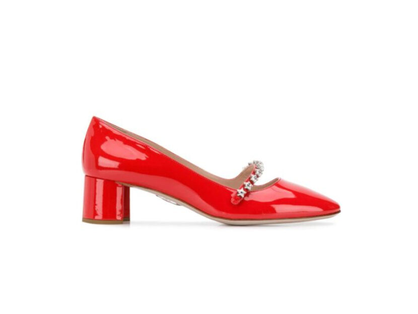<p>Mary Jane rosse in vernice con cinturino prezioso (MIU MIU)</p>