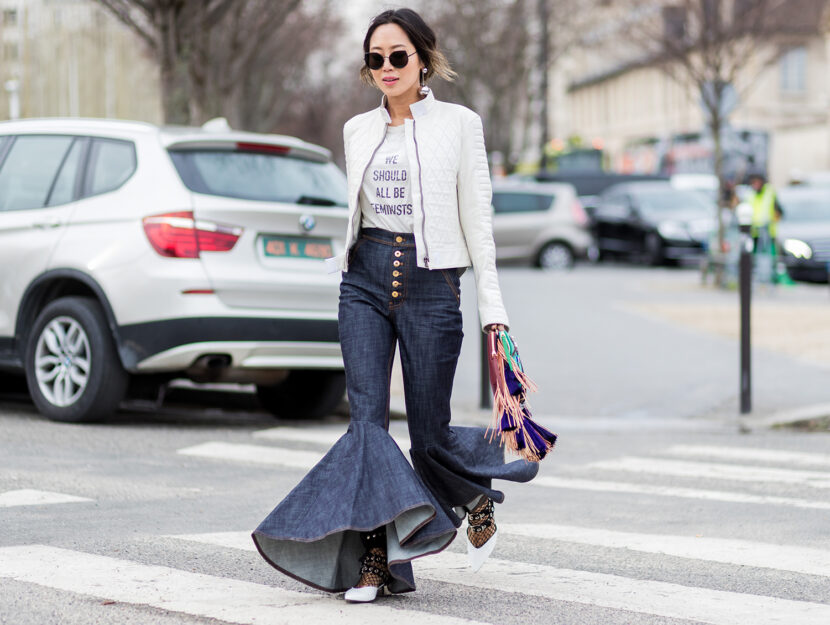 <p>Maglietta con stampa maxi in match con denim e pelle bianca</p>