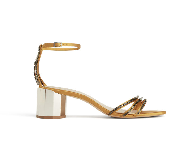 <p>Sandali con tacco medio largo e cinturini (ZARA)</p>