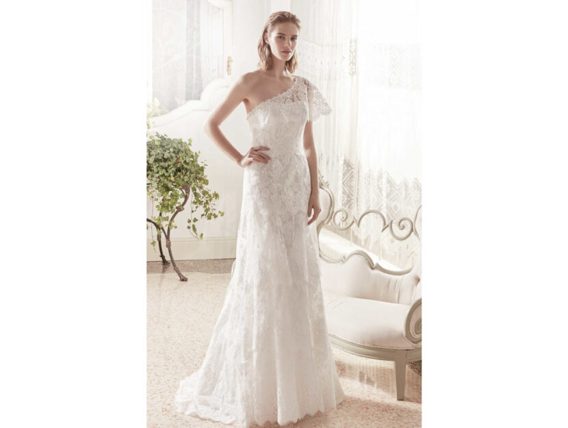 <p><em>Credits: Blumarine Sposa</em><br data-mce-bogus="1"></p>