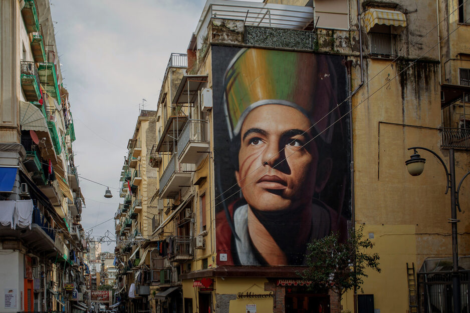 <p>Il ritratto di San Gennaro a Forcella. Murales di Jorit, foto di Claudio Menna</p>