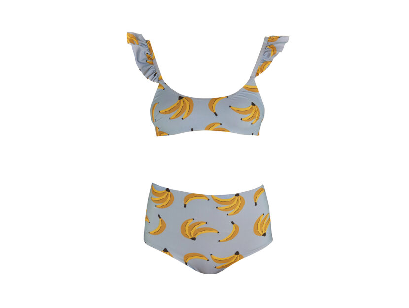 <p>Bikini a vita alta con dettaglio ruffle sulle spalle e stampa con banante (LOS TRAPITOS AL SOL)</p>