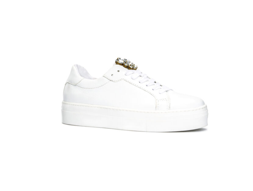 <p>Sneakers total white con platform e cristalli applicati (BATA)</p>