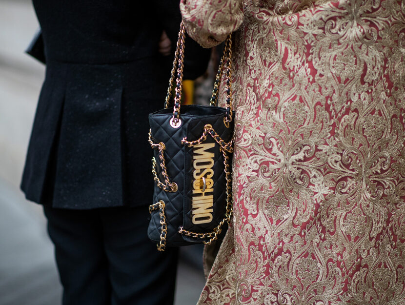 <p>Le bucket bag con logo maxi da sfruttare tutto l'anno</p>