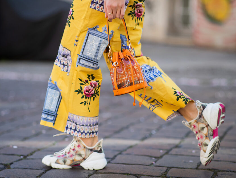 <p>Il pvc si abbina ai colori forti per una stagione all'insegna dello sportswear</p>