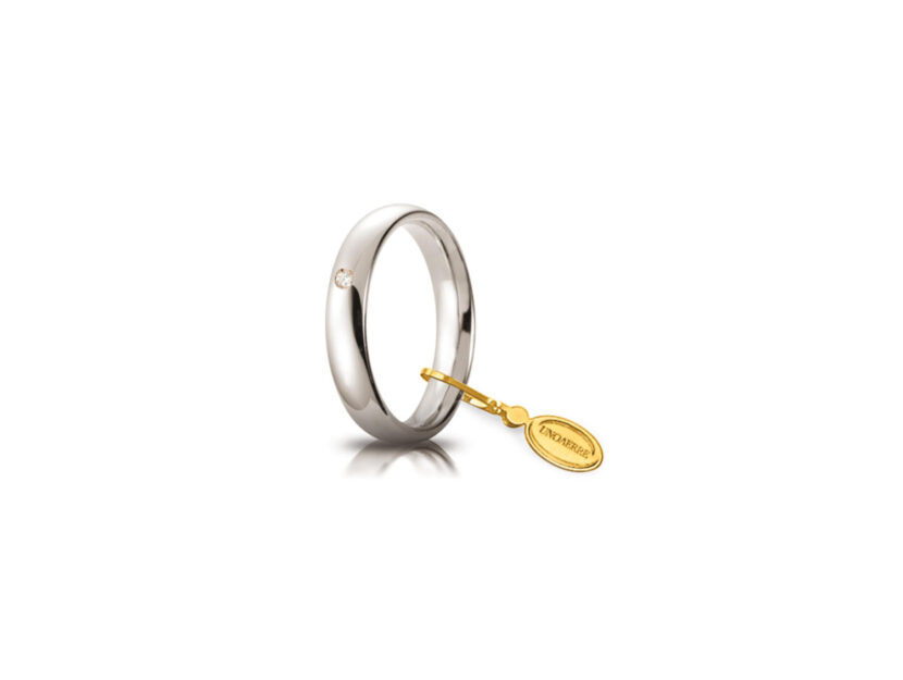 <p>Fede nuziale comoda in oro bianco (UNOAERRE)</p>