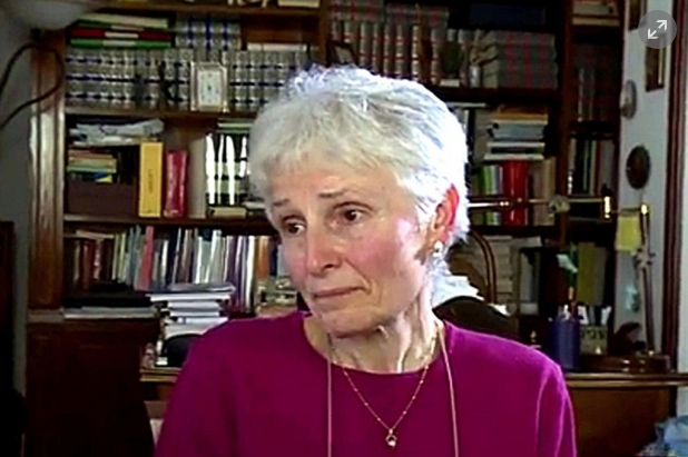 <p>La battaglia elettorale entra nella scuola con provvedimenti contro gli insegnanti che fanno discutere. Intanto, la prof di Palermo Rosa Maria Dell’Aria h<span>a ricevuto solidarietà da tutta Italia</span></p>