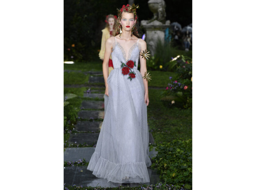 <p>Super romantico il long dress a pois in tulle di Rodarte</p>