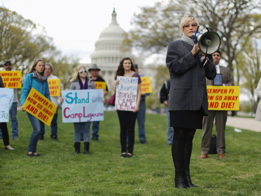 <p>L’avvocato Erin Brockovich porta avanti la class action contro il Governo Federale a favore dell’ambiente</p>