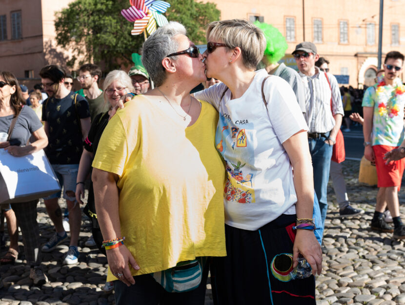 <p><span>I baci del Gay Pride di Modena. Foto di Martina Lombezzi - Contrasto</span></p>