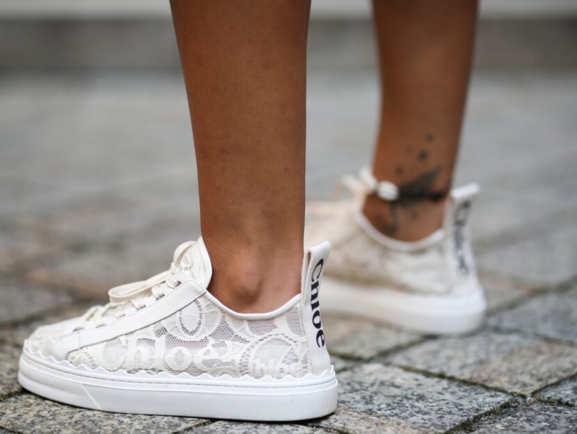 <p>Sneakers in pizzo bianche Chloé <span>(Getty Images)</span></p>