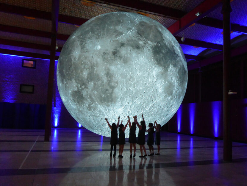 <p> La spettacolare installazione "Museum of the moon" dell’artista britannico Luke Jerram Cork sta facendo il giro del mondo</p>