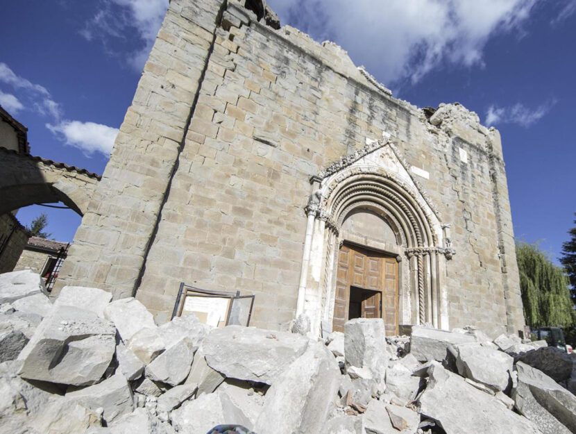 <p>La chiesa di Sant'Agostino ad Amatrice dopo il terremoto</p>