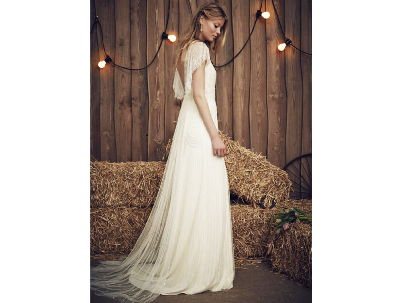 <p>Abito scivolato con scollatura morbida sulla schiena e frange (JENNY PACKHAM)</p>