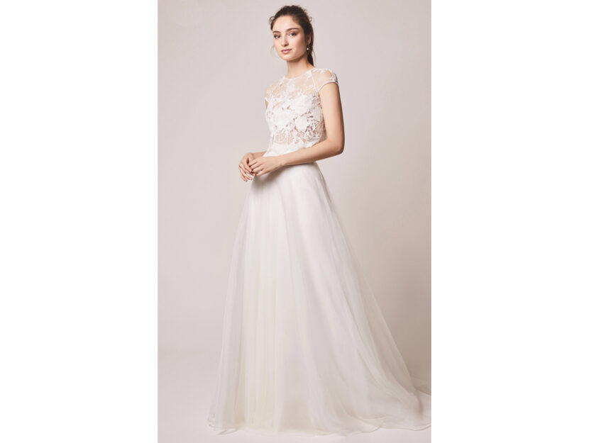 <p>Abito con gonna semiampia in tulle e corpino in pizzo (JESUS PEIRO)</p>