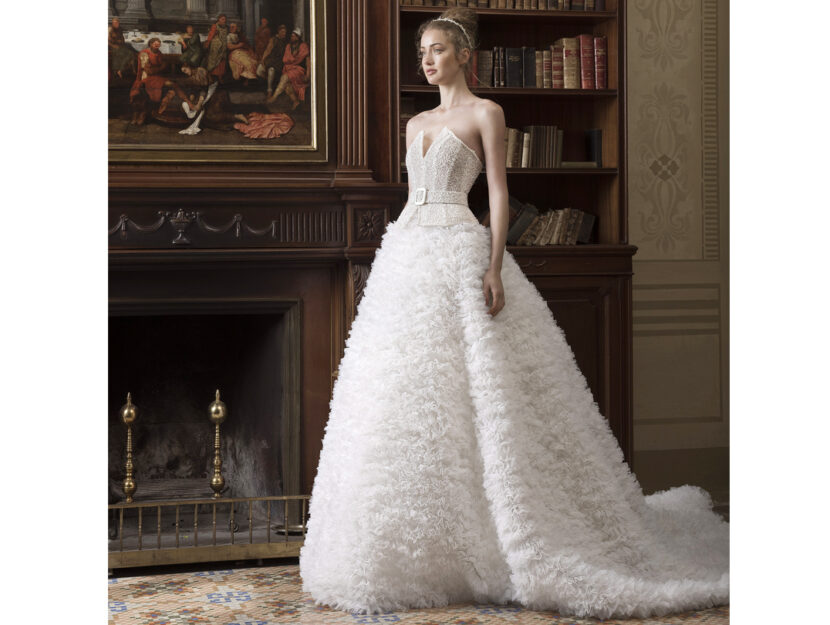 <p>Abito ampio con gonna in tulle arricciato e corpino gioiello (INMACULADA GARCIA)</p>