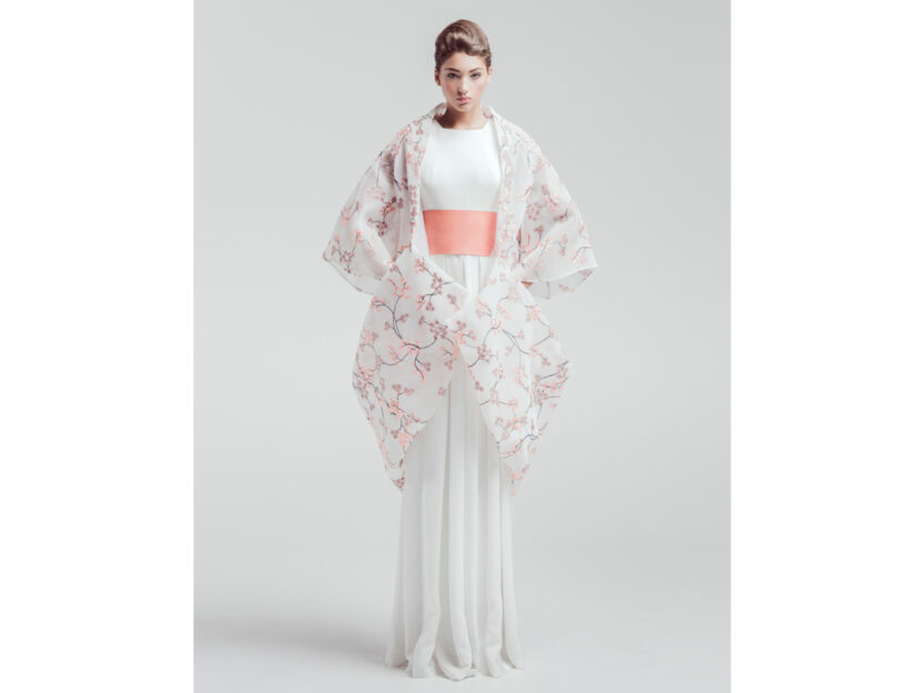 <p>Abito da sposa con taglio a kimono (ISABEL ZAPARDIEZ)</p>