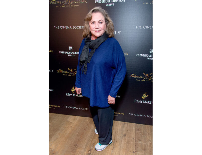 <p>La 65enne star di Hollywood Kathleen Turner convive con l’artrite da quando aveva 38 anni. Ma per molto tempo ha tenuto segreta la sua condizione</p>
