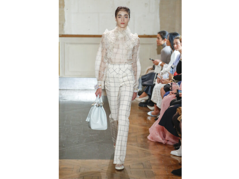 <p>Pantaloni a vita alta stampa check di Giambattista Valli</p><p>Credits: <em>Mondadori Photo</em></p>