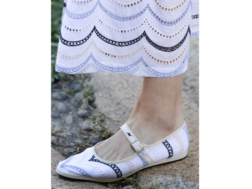 <p>Ballerine con cinturino ricamate di Luisa Beccaria</p>