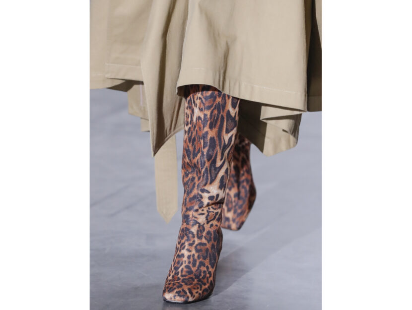 <p>Gli stivali leopardati dall'animo wild di Masha Ma</p>