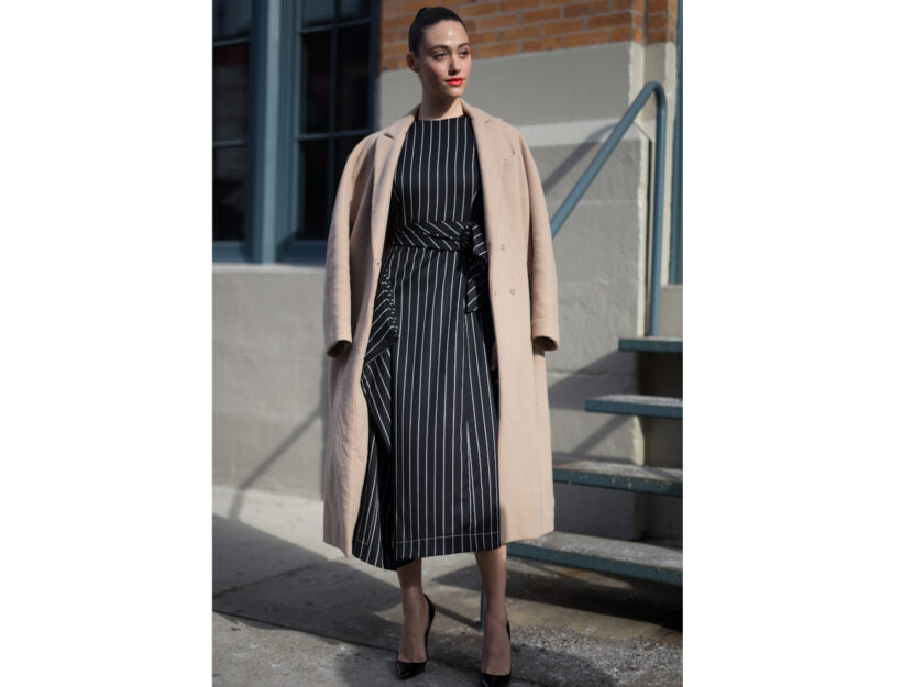 <p>Il long dress con le stripes e un cappotto...davvero bon ton</p>