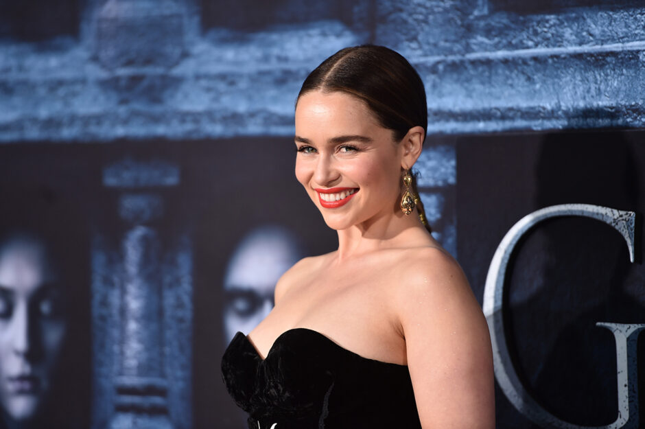 <p>Emilia Clarke sul red carpet de Il trono di spade, foto Alberto E. Rodriguez/Getty Images</p>