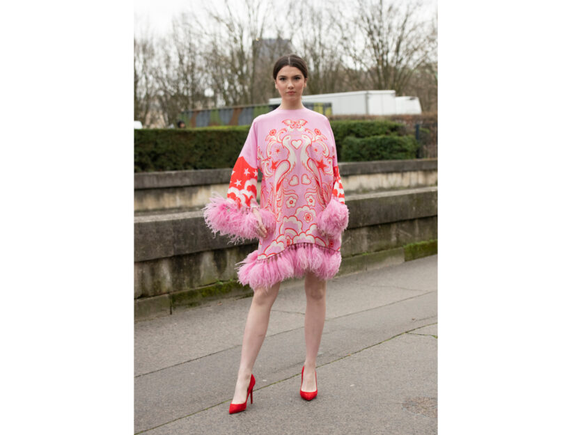 <p>Il midi dress con le piume dai colori pastello (elegantissimo!)</p>