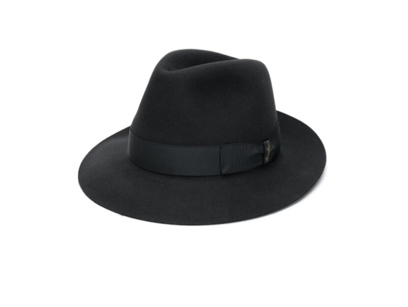 <p>Cappello modello fedora total black (BORSALINO)</p>