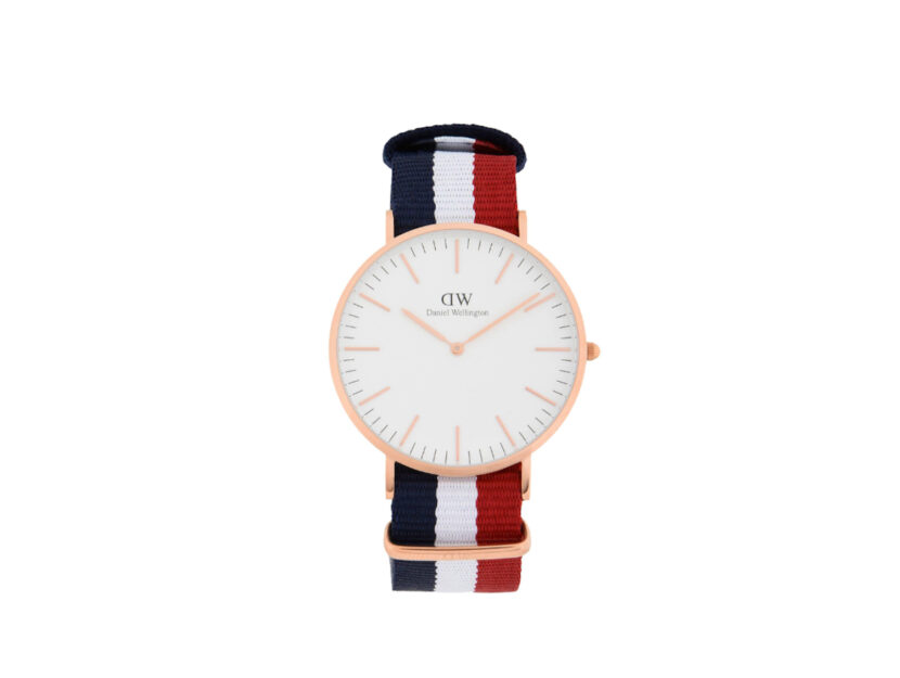 <p>Orologio stile casual a righe blu, bianco e rosso (DANIEL WELLINGTON)</p>
