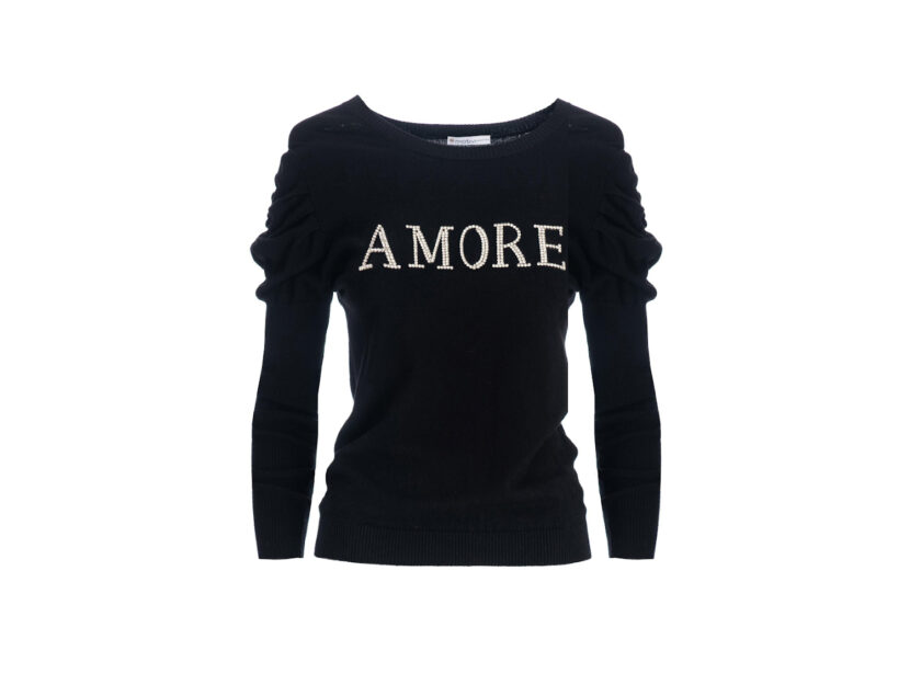 <p>Pullover con le maniche arricciate total black e la scritta "amore" stampata (MOTIVI)</p>